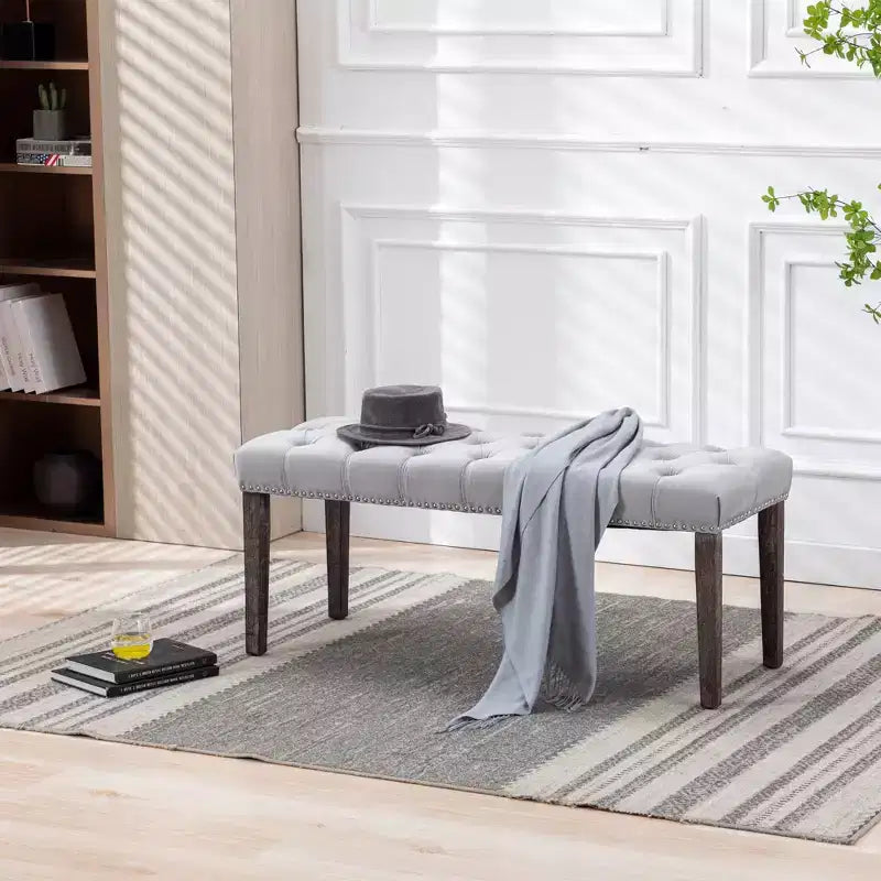 Panca in Velluto Trapuntato con Gambe in Legno – Beige / Grigio Chiaro, Posto Singolo